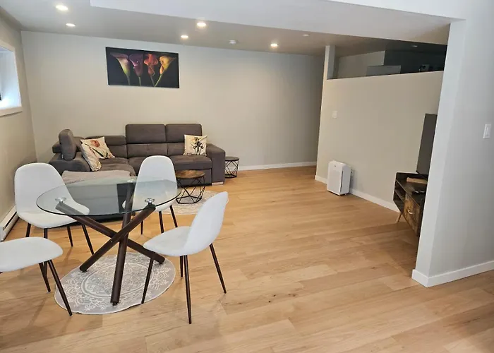 Lovely 1 Bedroom Suite Near Town