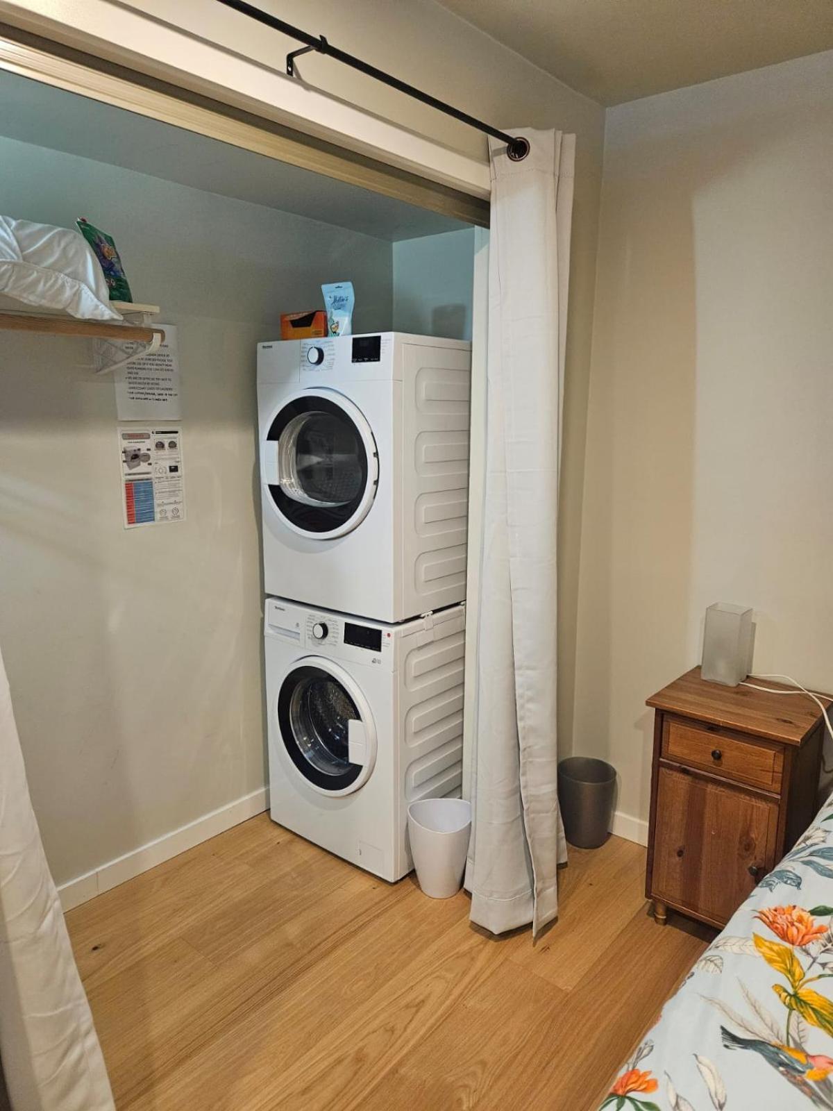Lovely 1 Bedroom Near Town Apartament